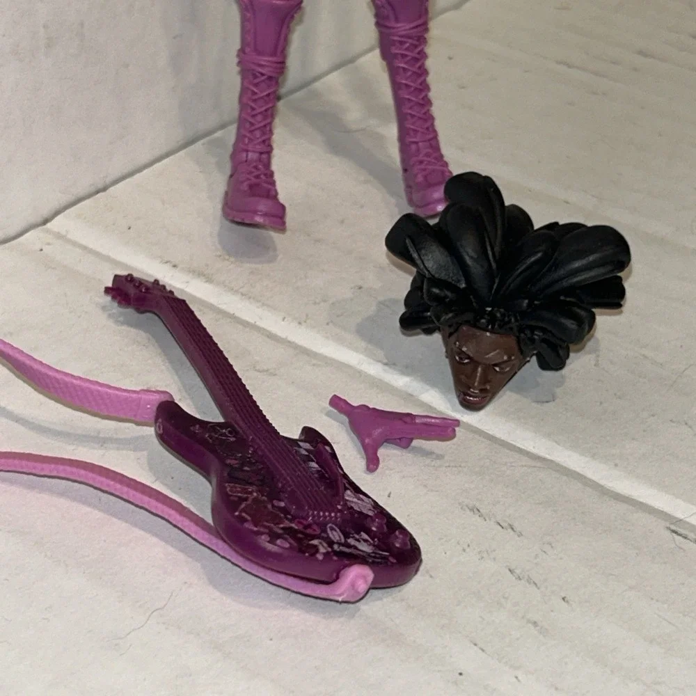 Marvel Legends Spider-Man Across The Spider-Verse Spider-Punk 6